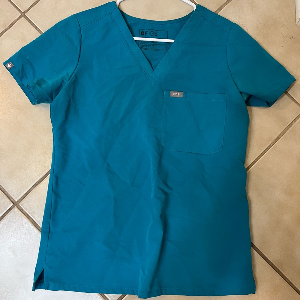 Figs scrub top